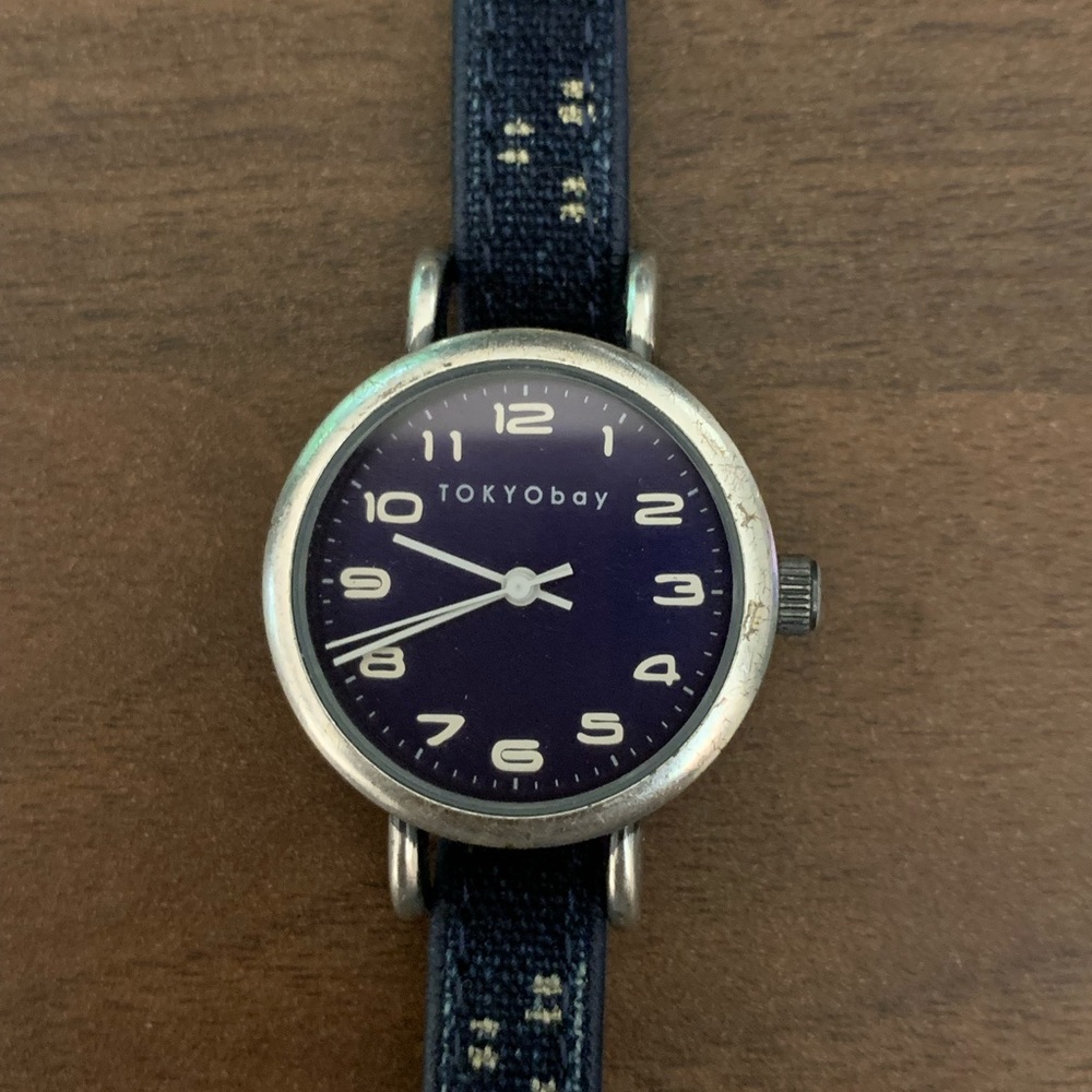 TOKYObay Black Smartwatch Sleek Modern Design